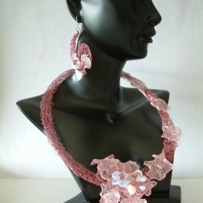 1 buste parure tricotée