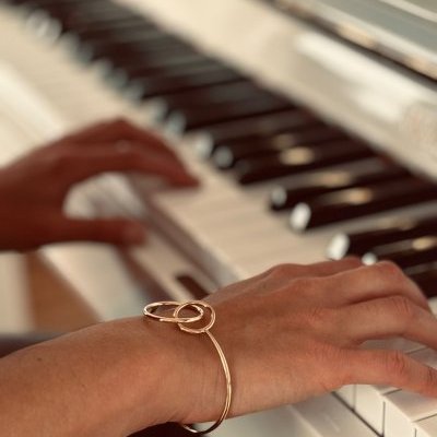 Photo Piano avec jonc ansette plaqué or