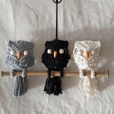 suspension murale macramé 3 hiboux suspendus sur leur bambou seché1