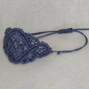 bracelet en micro macramé Zélis mauve grisé et perles transparente2