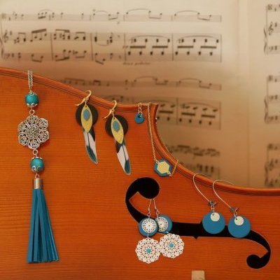 4 creations cuir et plumes