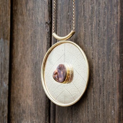 Carnet de voyages pendentif VÉGÉTAL en laiton et agate de feu du Mexique jpg