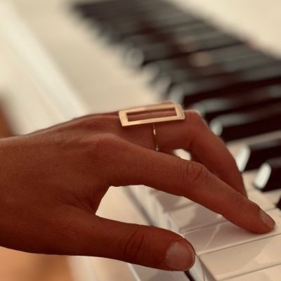 Photo Piano avec bague rectangle