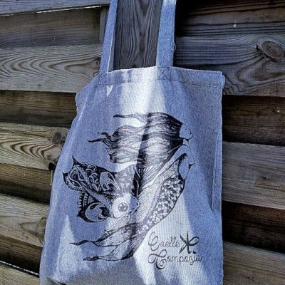 totebag bleu sirène suspendu