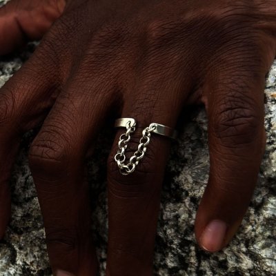 EMIKemi bague avec chaine Isis IMG 3912 ConvertImage