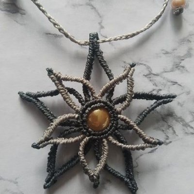 collier micro macramé